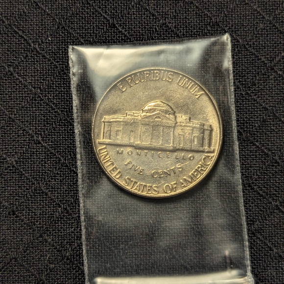 Vintage Nickel Coin in Protective Sleeve - Picture 2 of 2